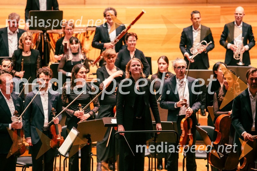  Ruth Reinhardt, dirigentkaOrkester Residentie iz Haaga v Cankarjevem domu