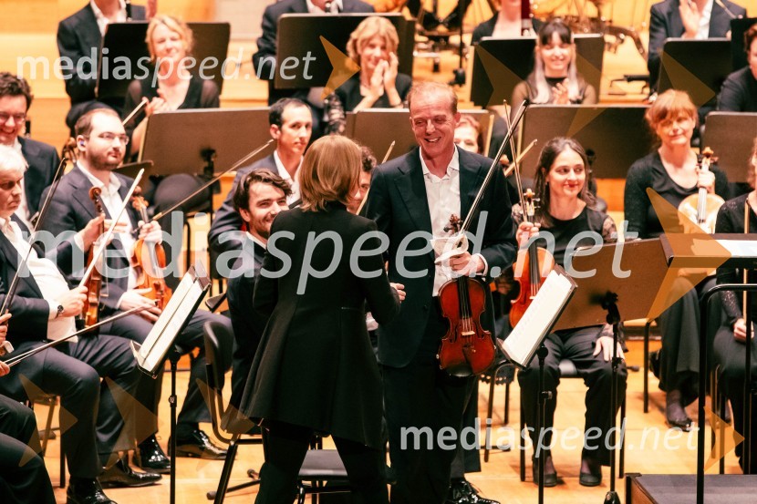  Ruth Reinhardt, dirigentka;  ... Orkester Residentie iz Haaga v Cankarjevem domu