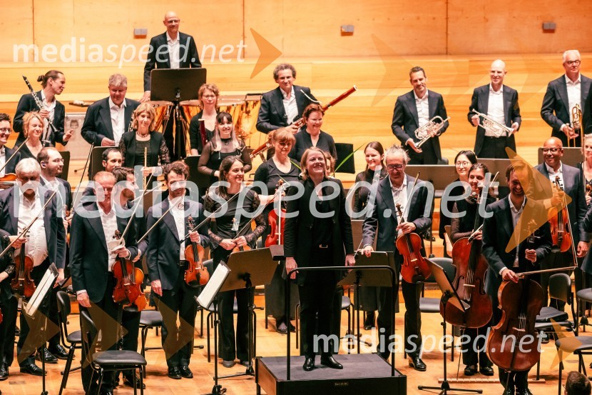  Ruth Reinhardt, dirigentkaOrkester Residentie iz Haaga v Cankarjevem domu