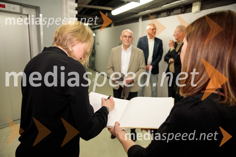  Ruth Reinhardt, dirigentkaOrkester Residentie iz Haaga v Cankarjevem domu