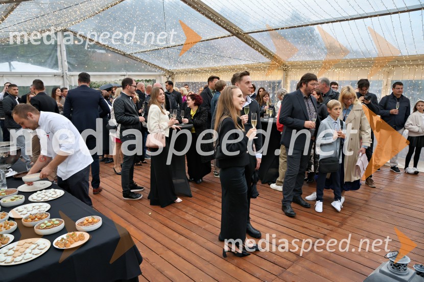 Kulinarično-glasbeni večer na Štajerski sivki z Nino Pušlar in Filipom Matjažem