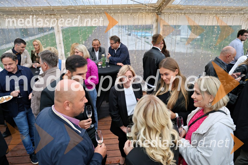 Kulinarično-glasbeni večer na Štajerski sivki z Nino Pušlar in Filipom Matjažem