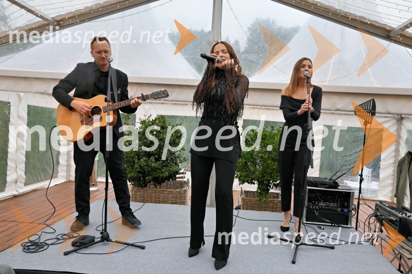  Nina Pušlar, pevkaKulinarično-glasbeni večer na Štajerski sivki z Nino Pušlar in Filipom Matjažem