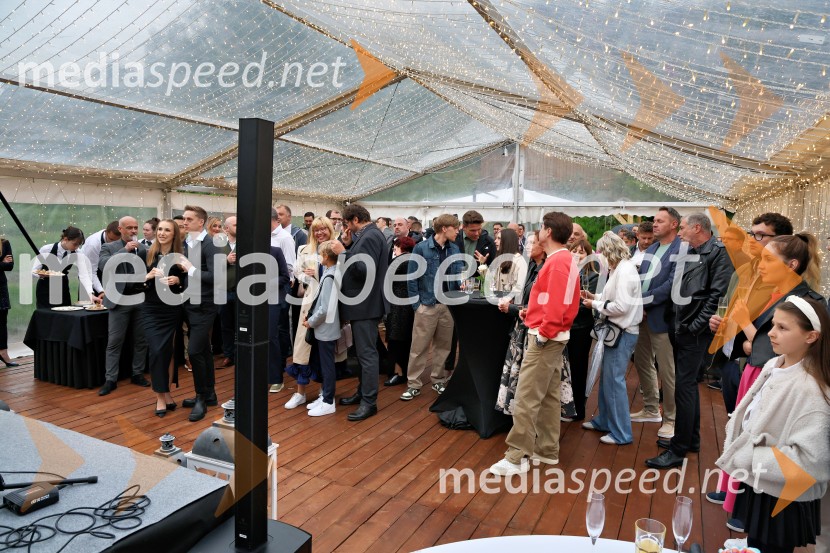 Kulinarično-glasbeni večer na Štajerski sivki z Nino Pušlar in Filipom Matjažem