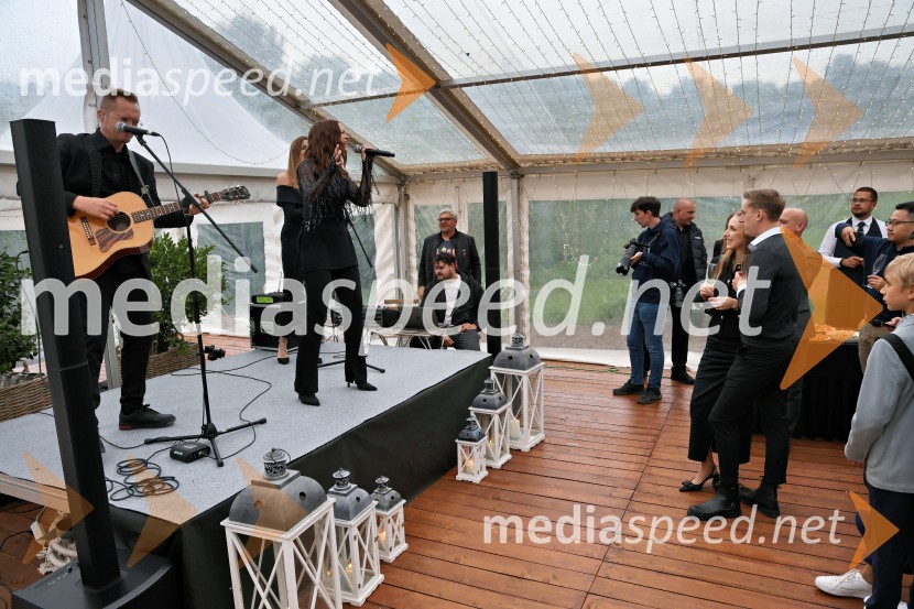 Kulinarično-glasbeni večer na Štajerski sivki z Nino Pušlar in Filipom Matjažem