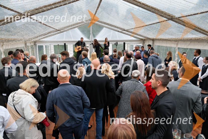 Kulinarično-glasbeni večer na Štajerski sivki z Nino Pušlar in Filipom Matjažem