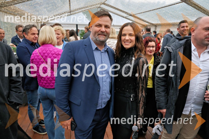  Boštjan Lesjak, BK TV;  Nina Pušlar, pevkaKulinarično-glasbeni večer na Štajerski sivki z Nino Pušlar in Filipom Matjažem