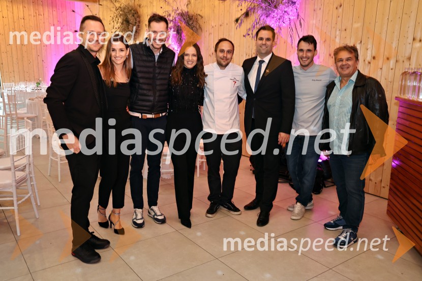  ... ;  ... ;  ... ;  Nina Pušlar, pevka;  ... ;  ... ;  Filip Matjaž, kuhar, dobitnik Michelinove zvezdice ;  ... Kulinarično-glasbeni večer na Štajerski sivki z Nino Pušlar in Filipom Matjažem