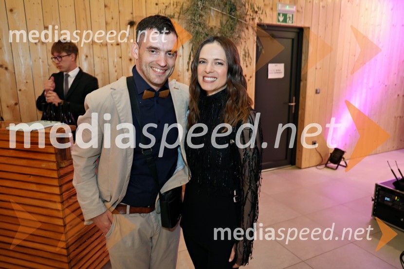  ... ;  Nina Pušlar, pevkaKulinarično-glasbeni večer na Štajerski sivki z Nino Pušlar in Filipom Matjažem