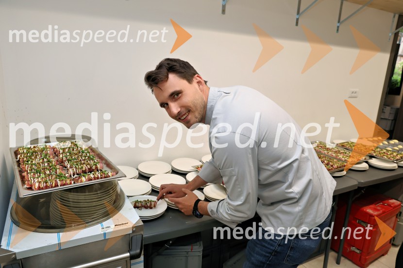  Filip Matjaž, kuhar, dobitnik Michelinove zvezdice Kulinarično-glasbeni večer na Štajerski sivki z Nino Pušlar in Filipom Matjažem