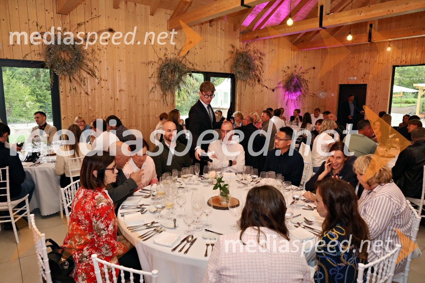 Kulinarično-glasbeni večer na Štajerski sivki z Nino Pušlar in Filipom Matjažem