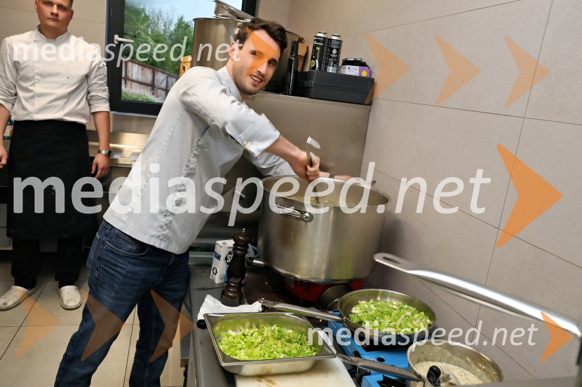  Filip Matjaž, kuhar, dobitnik Michelinove zvezdice Kulinarično-glasbeni večer na Štajerski sivki z Nino Pušlar in Filipom Matjažem