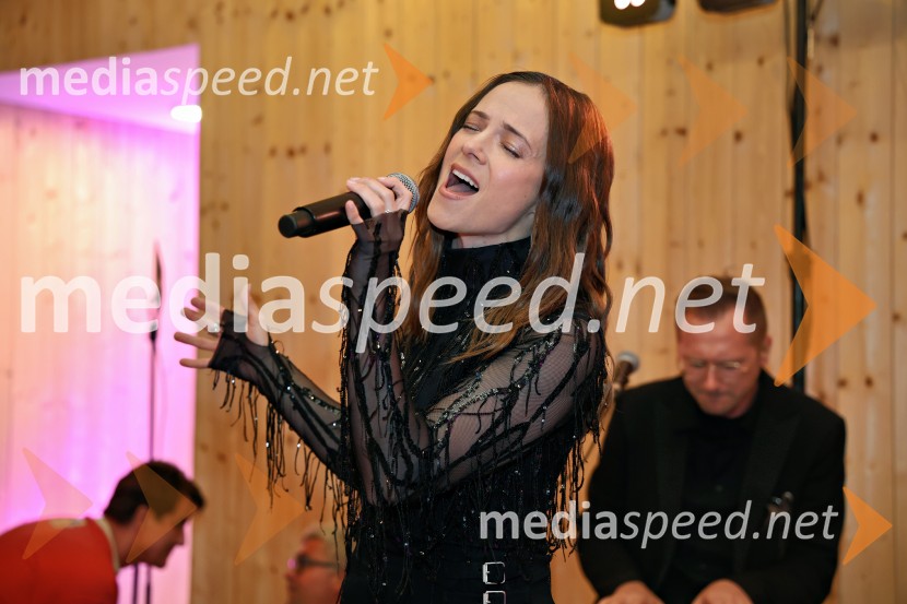  Nina Pušlar, pevkaKulinarično-glasbeni večer na Štajerski sivki z Nino Pušlar in Filipom Matjažem