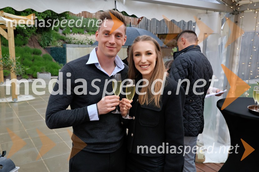 Kulinarično-glasbeni večer na Štajerski sivki z Nino Pušlar in Filipom Matjažem