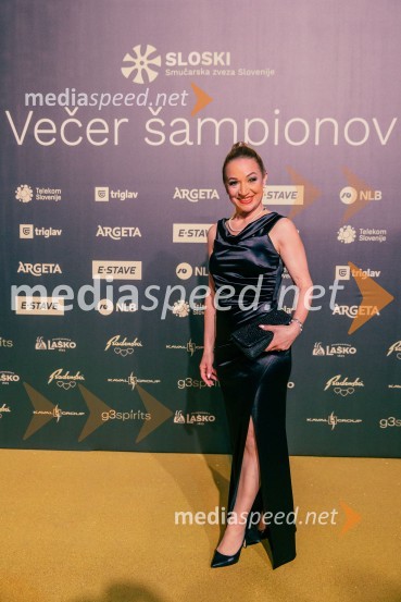  Antonija Ražen, novinarkaVečer šampionov 2025, Smučarska zveza Slovenije