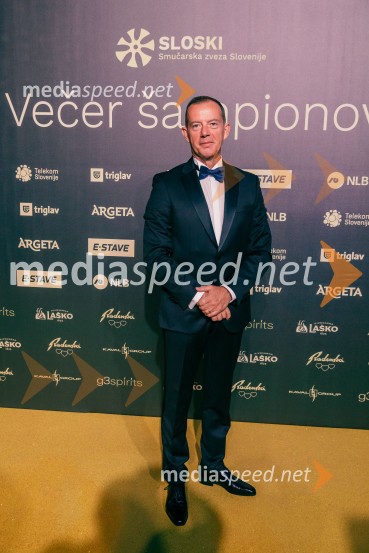  Enzo Smrekar, predsednik uprave Droge Kolinske in glavni direktor strateškega poslovnega področja v Atlantic Grupi, predsednik SZS, podpredsednik Olimpijskega komiteja SlovenijeVečer šampionov 2025, Smučarska zveza Slovenije