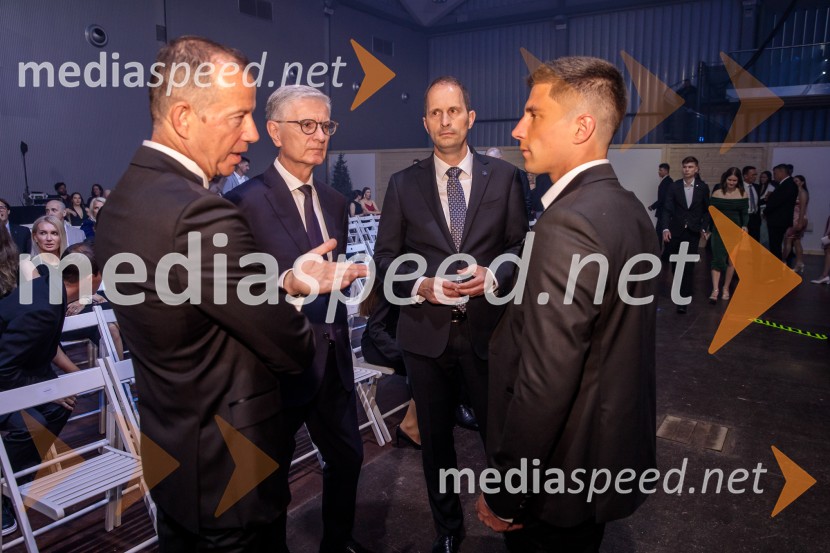  Enzo Smrekar, predsednik uprave Droge Kolinske in glavni direktor strateškega poslovnega področja v Atlantic Grupi, predsednik SZS, podpredsednik Olimpijskega komiteja Slovenije;  Franjo Bobinac, predsednik, Olimpijski komite Slovenije; doc. dr. Boštjan Vlaovič, prodekan, Fakulteta za elektrotehniko, računalništvo in informatiko;  ... Večer šampionov 2025, Smučarska zveza Slovenije