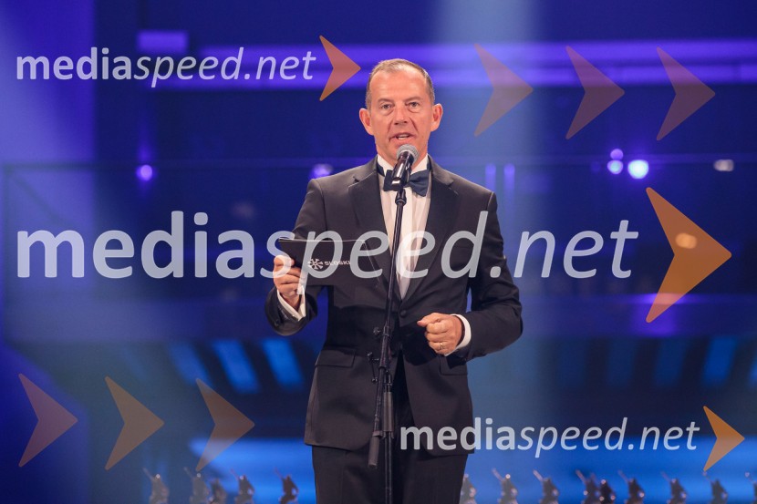  Enzo Smrekar, predsednik uprave Droge Kolinske in glavni direktor strateškega poslovnega področja v Atlantic Grupi, predsednik SZS, podpredsednik Olimpijskega komiteja SlovenijeVečer šampionov 2025, Smučarska zveza Slovenije