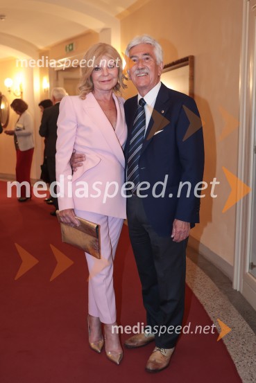  Darja Kuhar Kotnik, soustanoviteljica in podpredsednica Društva za zdravje naroda;  Rajko Kotnik, bivši poslovni direktor Cankarjevega doma, dosedanji predsednik Lions kluba Ljubljana RožnikManon Lescaut, premiera opere v SNG Opera in balet Ljubljana