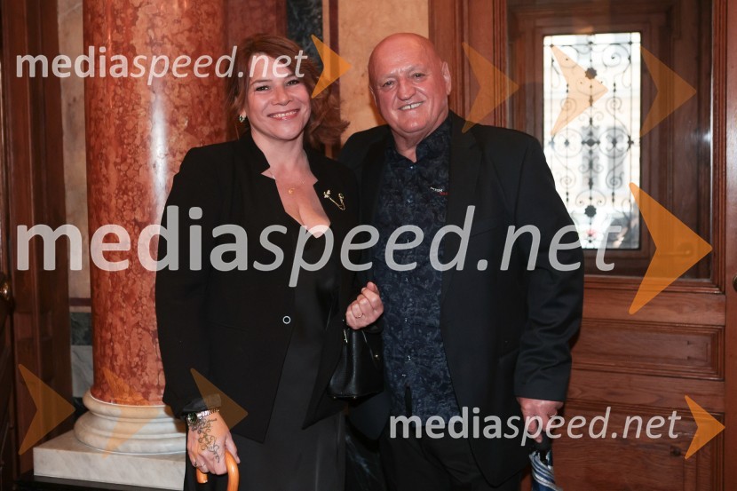  Maya  Peron Strel, vilinski simboli;  Martin Strel, ultramaratonski plavalecManon Lescaut, premiera opere v SNG Opera in balet Ljubljana