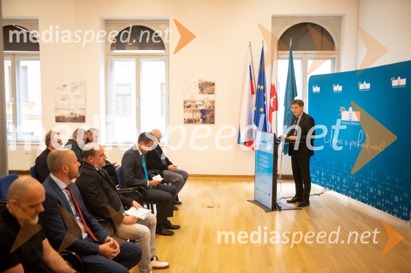 Razstava natečajnih elaboratov za novogradnjo prizidka Fakultete za energetiko UM