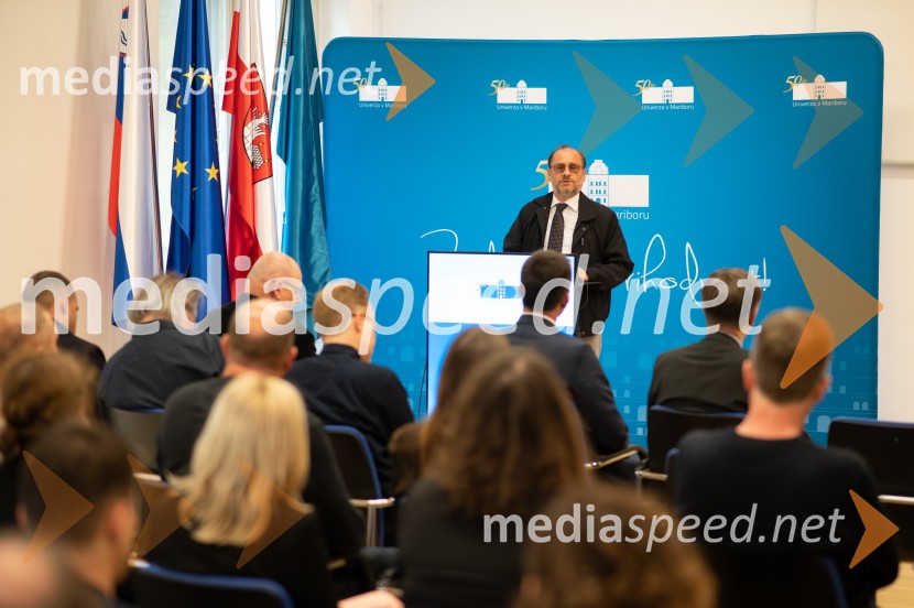 prof. dr. Bojan Štumberger, dekan, Fakulteta za energetiko, Univerza v MariboruRazstava natečajnih elaboratov za novogradnjo prizidka Fakultete za energetiko UM