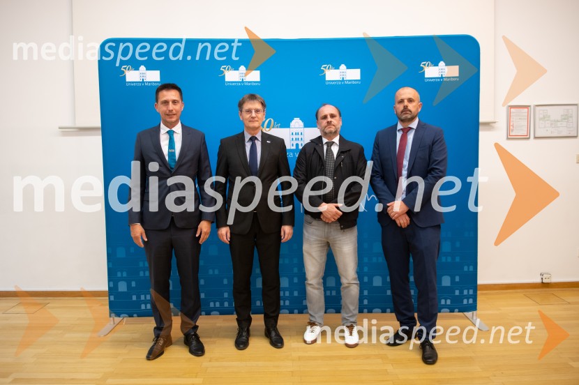  Sebastijan Seme, dekan, Fakulteta za energetiko Univerze v Mariboru; prof. dr. Zdravko Kačič, rektor Univerze v Mariboru; prof. dr. Bojan Štumberger, dekan, Fakulteta za energetiko, Univerza v Mariboru;  ... Razstava natečajnih elaboratov za novogradnjo prizidka Fakultete za energetiko UM