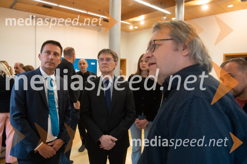  Sebastijan Seme, dekan, Fakulteta za energetiko Univerze v Mariboru; prof. dr. Zdravko Kačič, rektor Univerze v Mariboru;  ... Razstava natečajnih elaboratov za novogradnjo prizidka Fakultete za energetiko UM