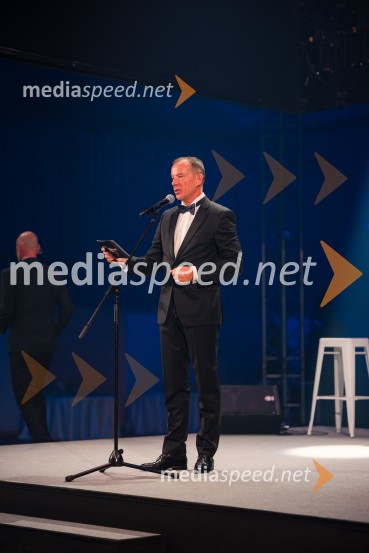  Enzo Smrekar, predsednik uprave Droge Kolinske in glavni direktor strateškega poslovnega področja v Atlantic Grupi, predsednik SZS, podpredsednik Olimpijskega komiteja SlovenijeVečer šampionov 2025, Smučarska zveza Slovenije