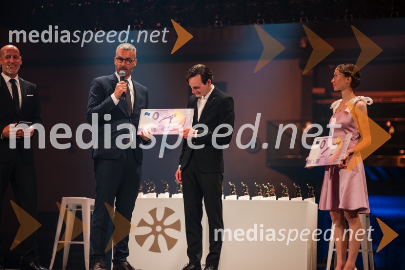  Peter Poles, televizijski voditelj;  ... ;  Domen Prevc, smučarski skakalec;  Nika  Prevc, smučarska skakalkaVečer šampionov 2025, Smučarska zveza Slovenije