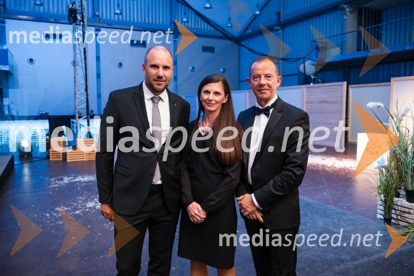  Uroš Zupan, direktor, Smučarska zveza Slovenije ;  Melanja Korošec, podpredsednica SZS, podpredsednica skupine KJK Sports;  Enzo Smrekar, predsednik uprave Droge Kolinske in glavni direktor strateškega poslovnega področja v Atlantic Grupi, predsednik SZS, podpredsednik Olimpijskega komiteja SlovenijeVečer šampionov 2025, Smučarska zveza Slovenije