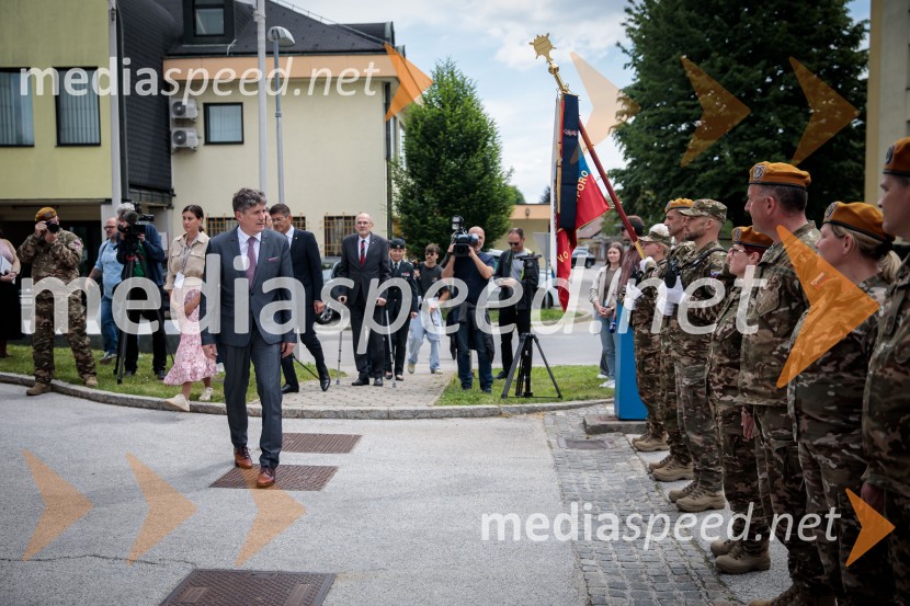 V Kranju odkrili spominsko obeležje ob 35. obletnici premestitve orožja Teritorialne obrambe