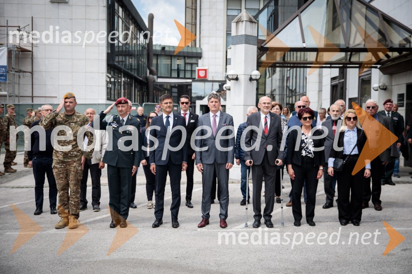 V Kranju odkrili spominsko obeležje ob 35. obletnici premestitve orožja Teritorialne obrambe