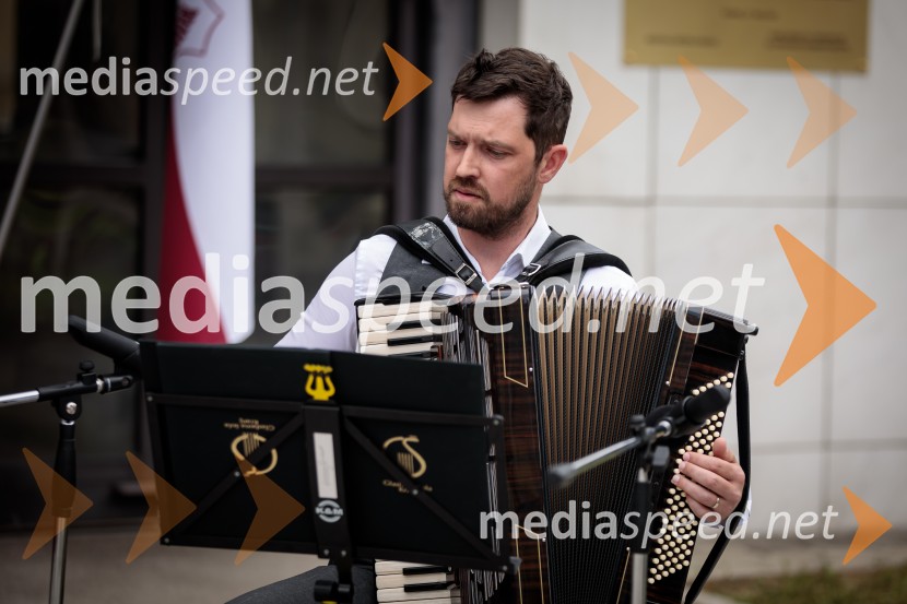 V Kranju odkrili spominsko obeležje ob 35. obletnici premestitve orožja Teritorialne obrambe