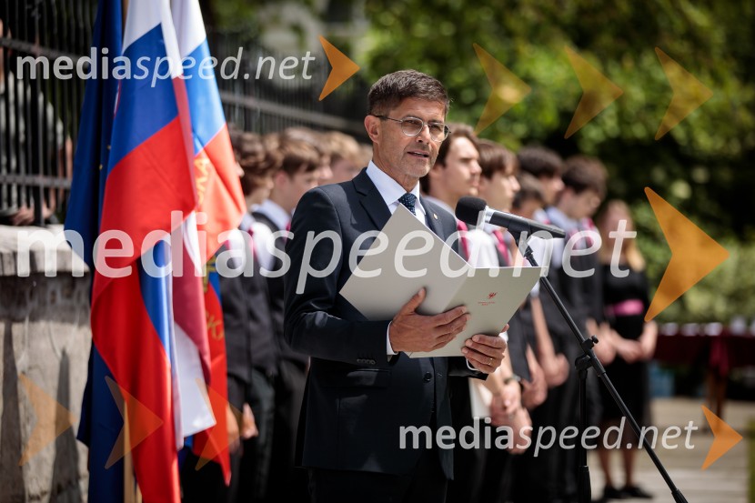 V Kranju odkrili spominsko obeležje ob 35. obletnici premestitve orožja Teritorialne obrambe