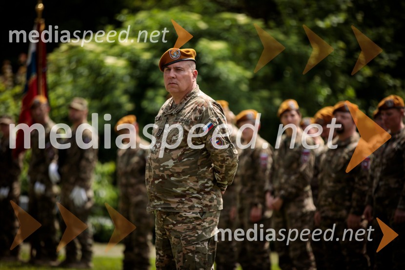 V Kranju odkrili spominsko obeležje ob 35. obletnici premestitve orožja Teritorialne obrambe