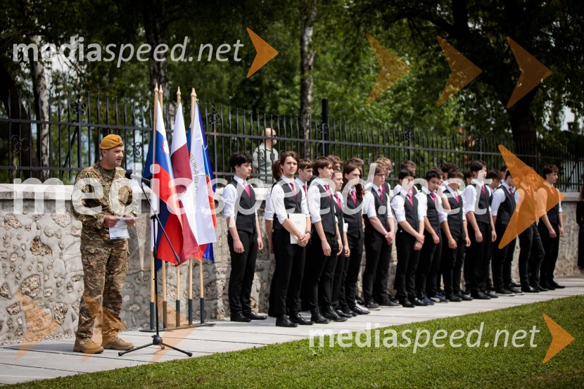 V Kranju odkrili spominsko obeležje ob 35. obletnici premestitve orožja Teritorialne obrambe