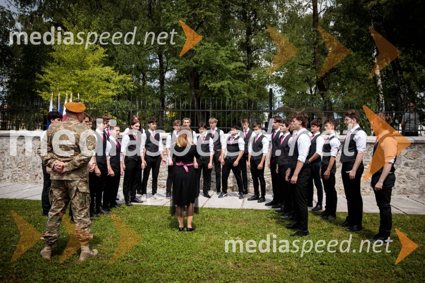 V Kranju odkrili spominsko obeležje ob 35. obletnici premestitve orožja Teritorialne obrambe