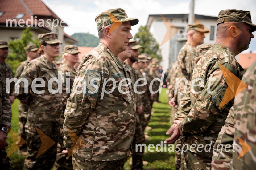 V Kranju odkrili spominsko obeležje ob 35. obletnici premestitve orožja Teritorialne obrambe