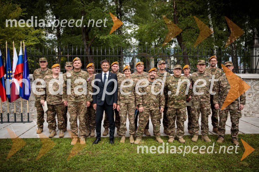 V Kranju odkrili spominsko obeležje ob 35. obletnici premestitve orožja Teritorialne obrambe