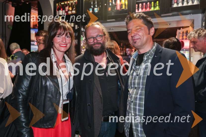  Ana Horvat Dolinar, igralka;  Sebastijan  Horvat, režiser;  Liam Hlede, inspicinet in kitaristInkubator, premiera v SMG Ljubljana