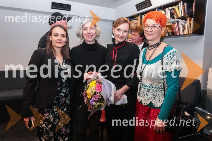  Katarina Saje, dramaturginja;  Mateja Dermelj, lektorica;  Helena Grahek, vodja marketinga in odnosi z javnostmi, Slovensko mladinsko gledališče;  Tina Malič, prevajalka in strokovna sodelavka, Slovensko mladinsko gledališčeInkubator, premiera v SMG Ljubljana