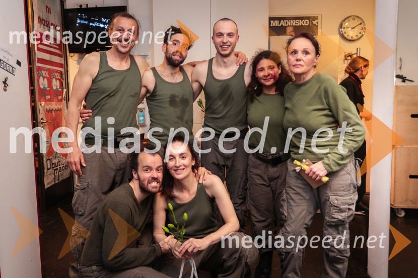  Matej Recer, igralec;  Blaž Šef, igralec;  Daša Doberšek, igralka;  Vito Weis, igralec;  Klemen Kovačič, igralec;  Lina Akif, igralka;  Draga Potočnjak, igralka in pisateljicaInkubator, premiera v SMG Ljubljana