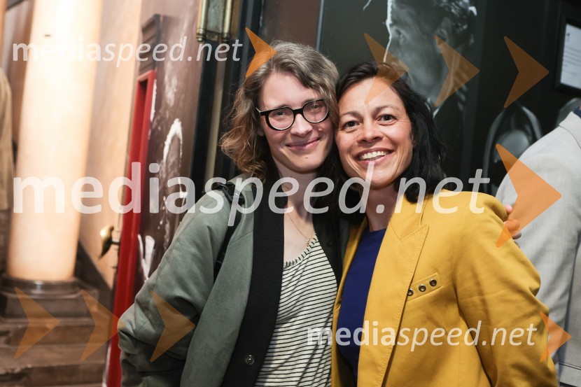  Urška Brodar, dramaturginja, Slovensko mladinsko gledališče;  Inga Remeta, direktorica, Slovensko mladinsko gledališčeInkubator, premiera v SMG Ljubljana