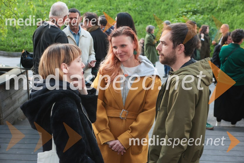  Urša Mihevc, glasbenica, Fed Horses;  Eva Moškon, pevka;  ... Inkubator, premiera v SMG Ljubljana