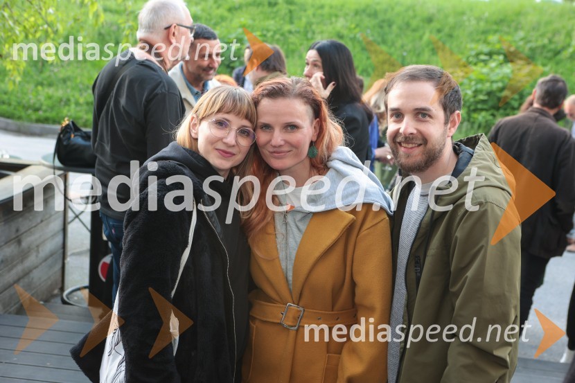  Urša Mihevc, glasbenica, Fed Horses;  Eva Moškon, pevka;  ... Inkubator, premiera v SMG Ljubljana