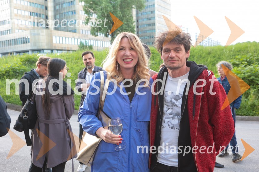  Barbara  Babačič, režiserka in producentka;  Primož Bezjak, igralec, plesalecInkubator, premiera v SMG Ljubljana