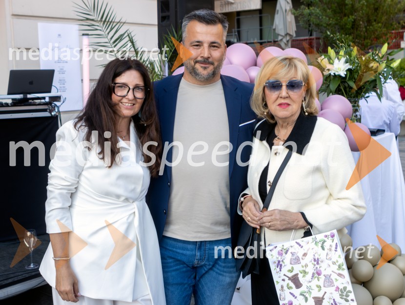  Devana Blakaj, Lokal Nana;  Sebastijan  Blakaj, lastnik lokala Nana;  Edita Benko Toplak10 let Nane, priljubljene kavarne in bistroja v Mariboru