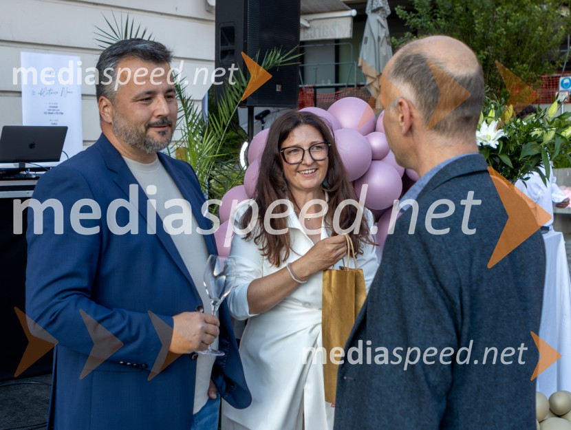  Sebastijan  Blakaj, lastnik lokala Nana;  Devana Blakaj, Lokal Nana10 let Nane, priljubljene kavarne in bistroja v Mariboru