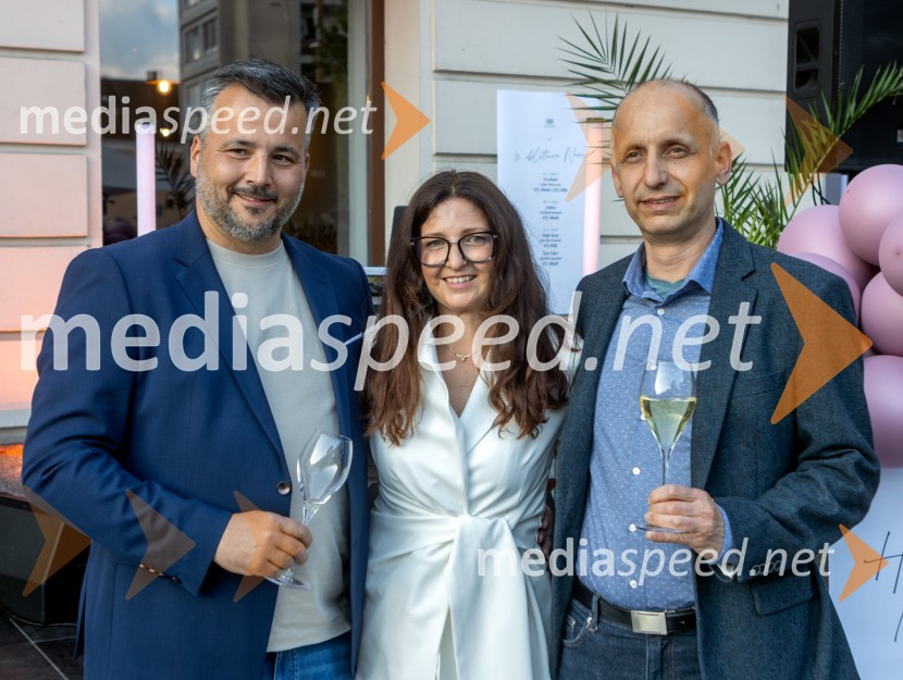  Sebastijan  Blakaj, lastnik lokala Nana;  Devana Blakaj, Lokal Nana;  ... 10 let Nane, priljubljene kavarne in bistroja v Mariboru